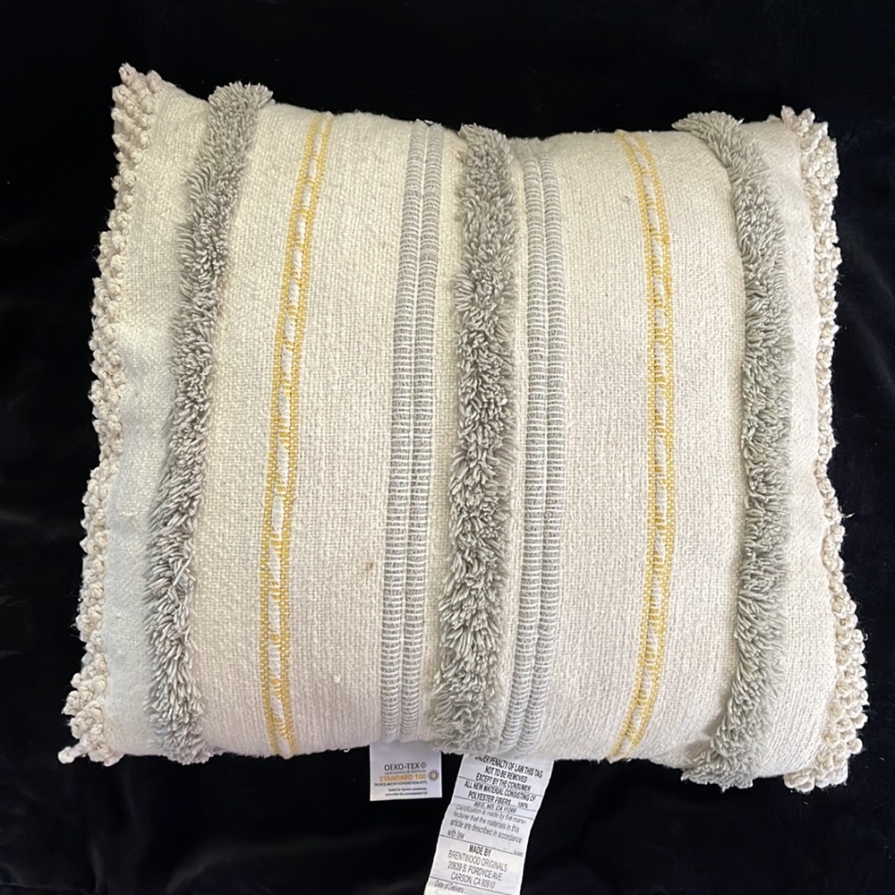 Set of 2 Boho Style Pillow. 17X17. - Picture 2 of 6